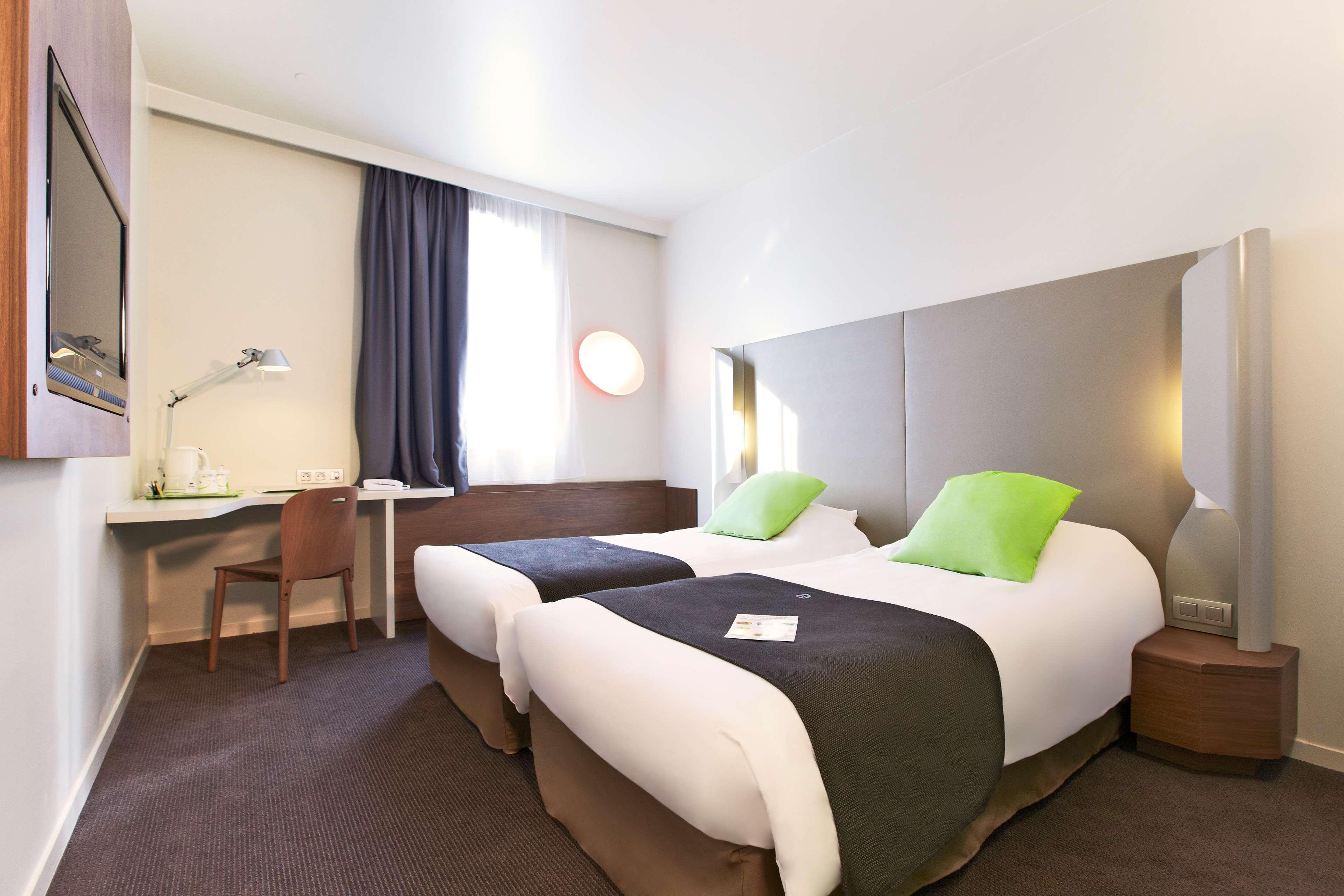 Campanile Saint-Quentin-En-Yvelines Hotel Montigny-le-Bretonneux Exterior foto