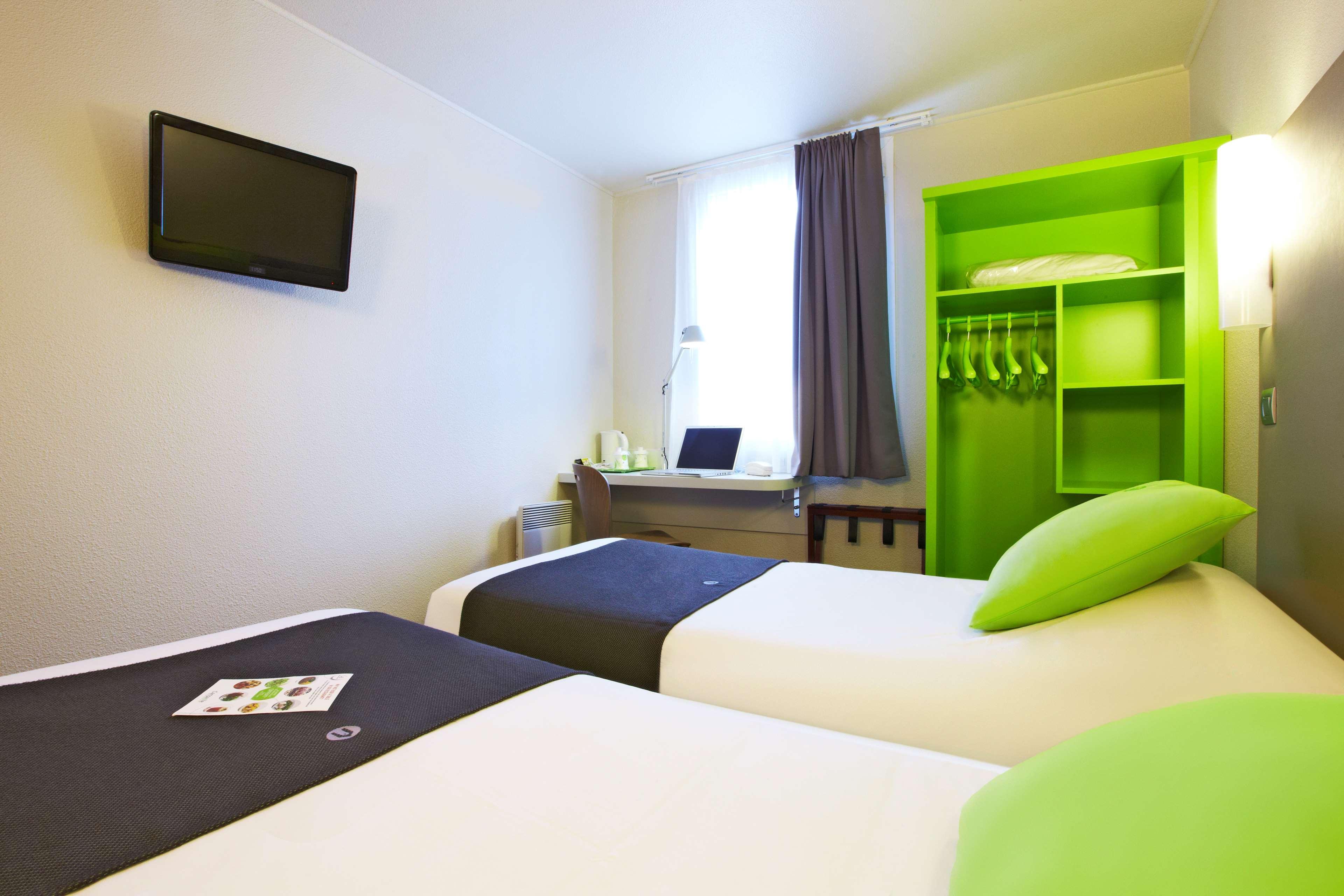 Campanile Saint-Quentin-En-Yvelines Hotel Montigny-le-Bretonneux Exterior foto