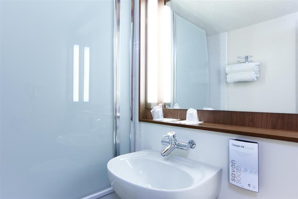 Campanile Saint-Quentin-En-Yvelines Hotel Montigny-le-Bretonneux Quarto foto