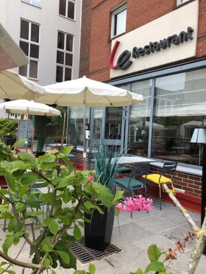 Campanile Saint-Quentin-En-Yvelines Hotel Montigny-le-Bretonneux Exterior foto